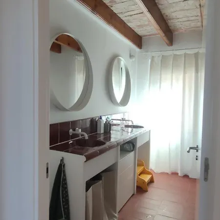 Emporda's Classic Townhouse Charm Albóns
