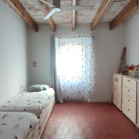 Nyaraló Emporda's Classic Townhouse Charm *