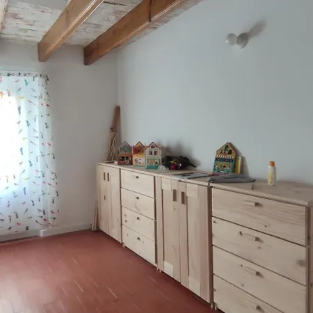 Emporda's Classic Townhouse Charm Nyaraló