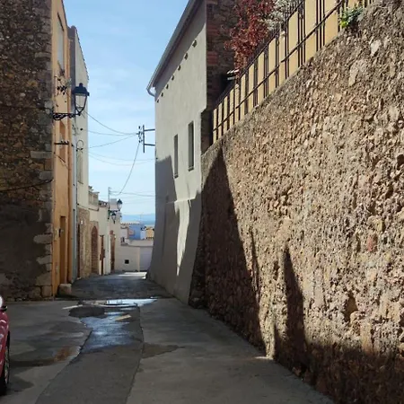 Emporda's Classic Townhouse Charm *